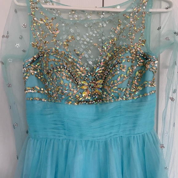 Wedding dress - Picture 1 of 6